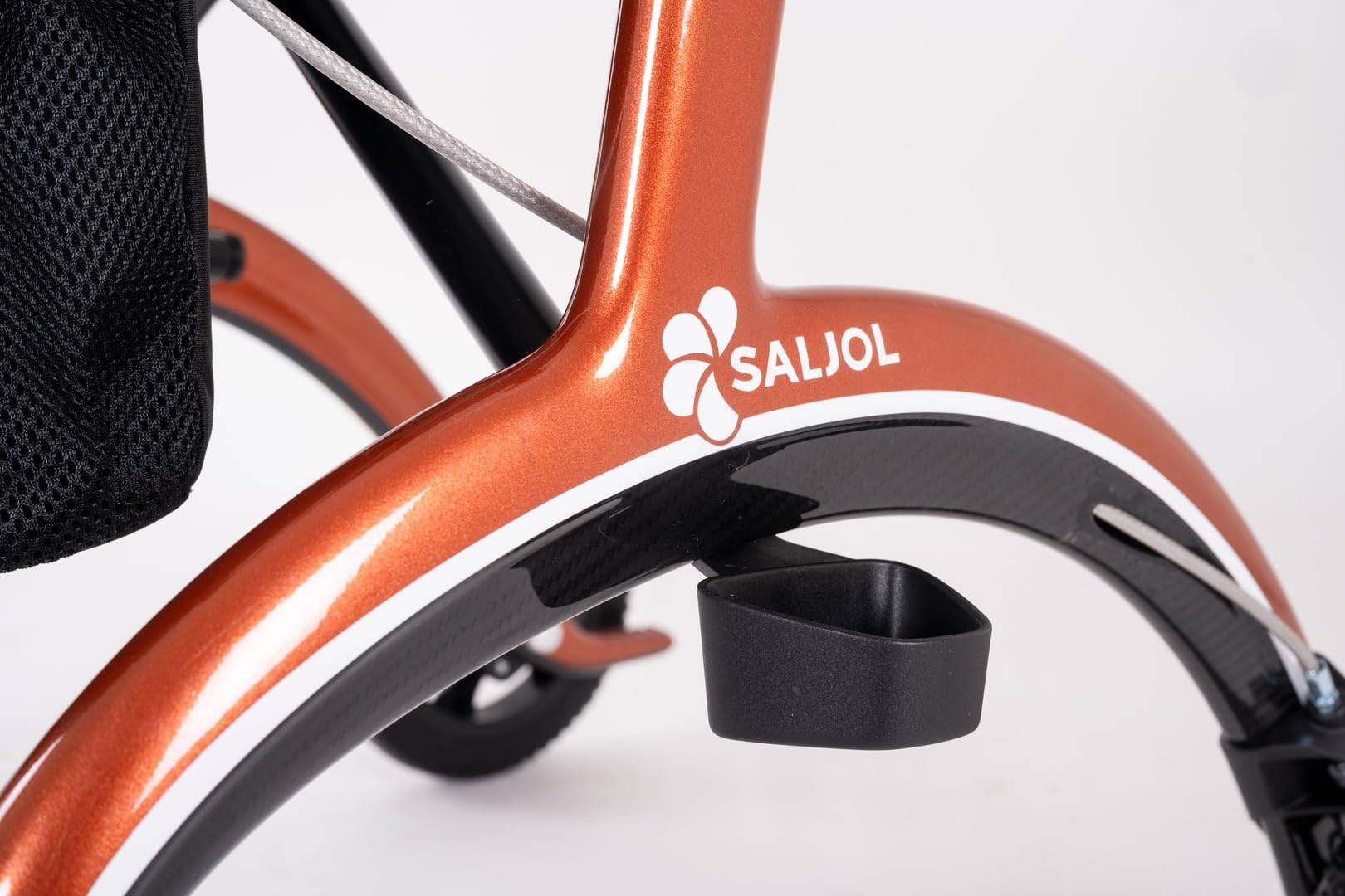 saljol-carbon-rollator-vollausstattung-5-6-kg-sitz-62-cm-kupfer image 4
