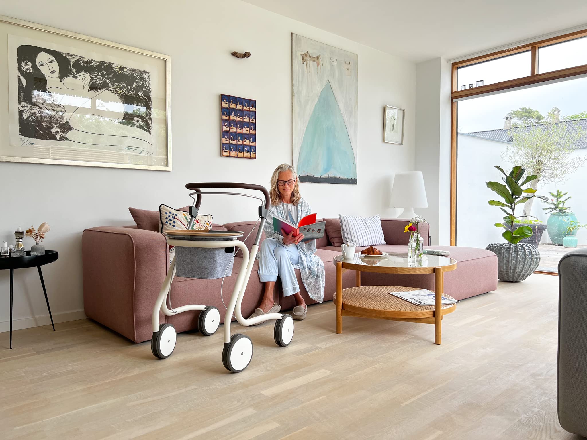 byacre-scandinavian-butler-indoor-rollator-wei-mit-tablett-und-korb image 6