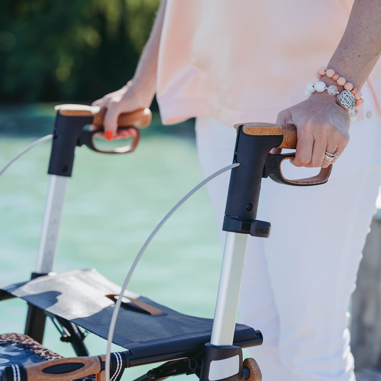 saljol-carbon-rollator-vollausstattung-5-6-kg-sitz-62-cm-kupfer image 5